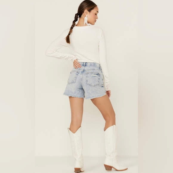 NEW FREE PEOPLE- Maggie Distressed Denim Shorts - Picture 6 of 8